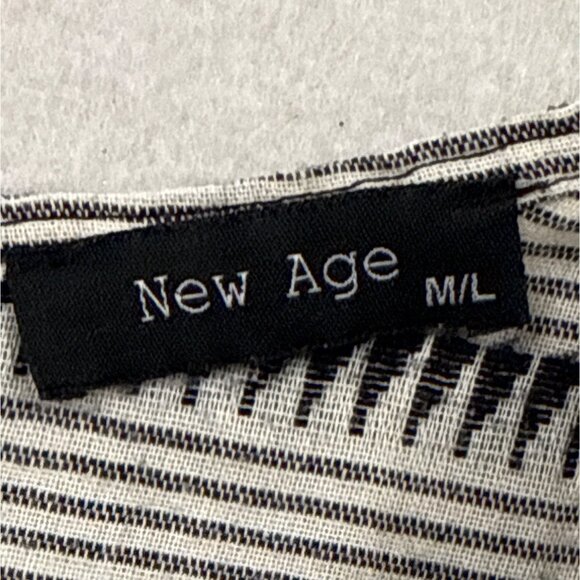 New Age Women’s Black & White High-Low Shirt With Striped Pattern Sz M/L - Picture 7 of 9